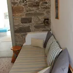 Apano Vrysi Tínos